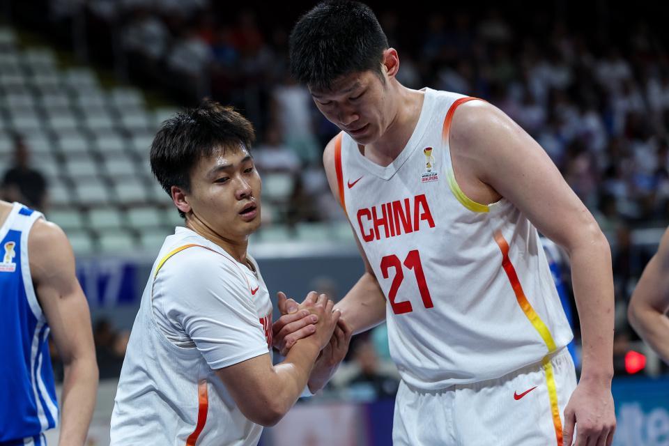 开云体育-拒重演马尼拉悲剧！中国男篮连续两场大逆转 出线前景大好